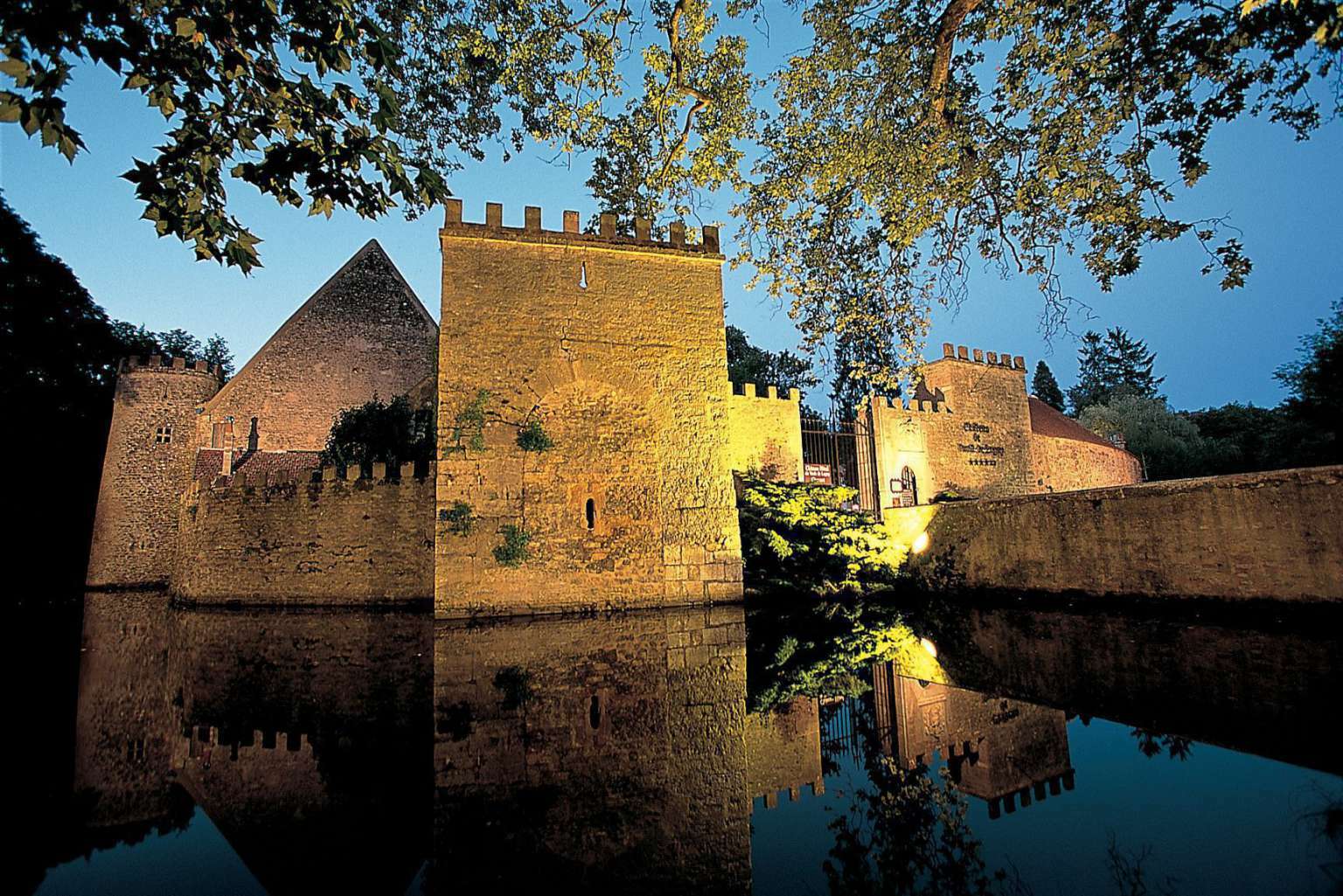 Chateau De Vault De Lugny Exteriör bild